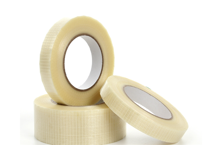 Qual é a diferença entre fita de fibra e fita comum? Em que cenários é frequentemente usado?