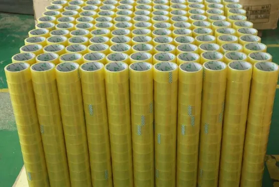 A influência das caixas de papelão na adesão da fita de vedação e nos métodos de teste